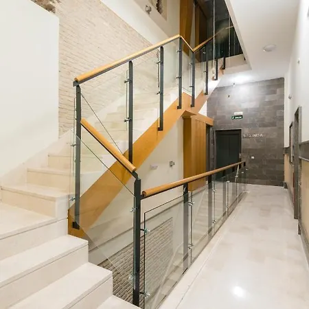 2e Stylish Bright Downtown Azofaifo